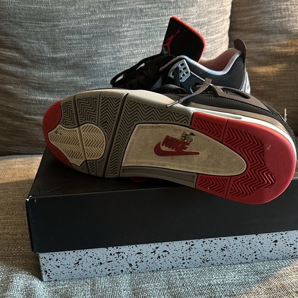 Air Jordan Retro 4 - Picture 6 of 8